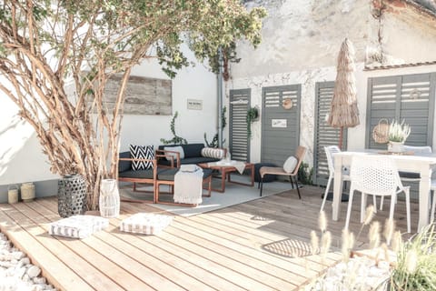 Patio, Garden, View (from property/room), Balcony/Terrace, Seating area, Dining area, Garden view