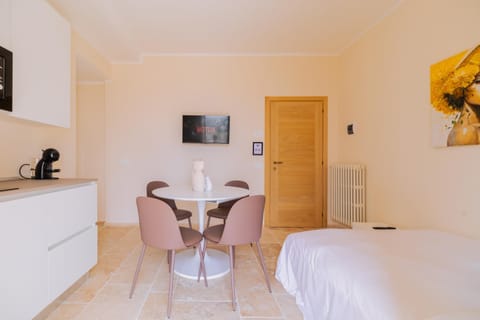 TV and multimedia, Kitchen or kitchenette, Dining area, hair dresser, minibar