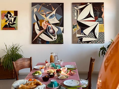 Seating area, Breakfast, Continental breakfast