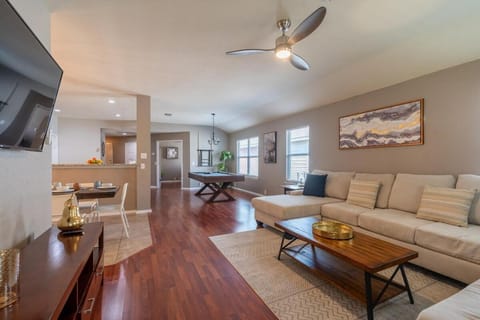 Luxury Oasis Hot-Tub, Games & BBQ by Fiesta TX House in San Antonio