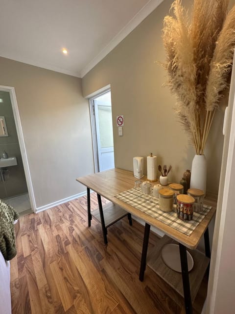 Facade/entrance, Coffee/tea facilities