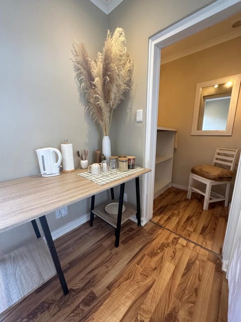 Coffee/tea facilities, wardrobe