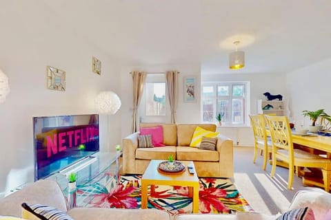 TV and multimedia, Living room, Seating area, Dining area, locker