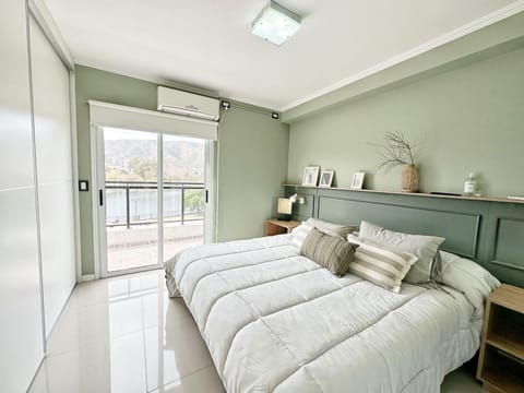 Photo of the whole room, Bedroom, air conditioner