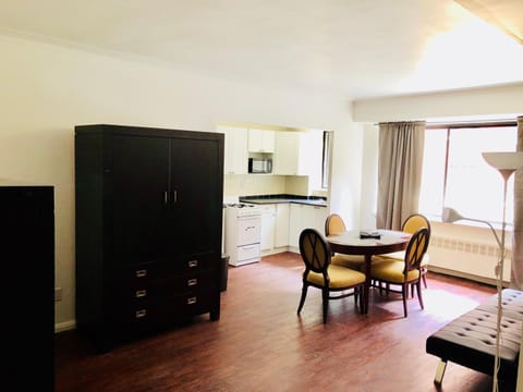 Kitchen or kitchenette, Living room, Seating area