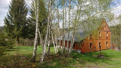 Property building, Spring, Day, Natural landscape, Garden, Garden view