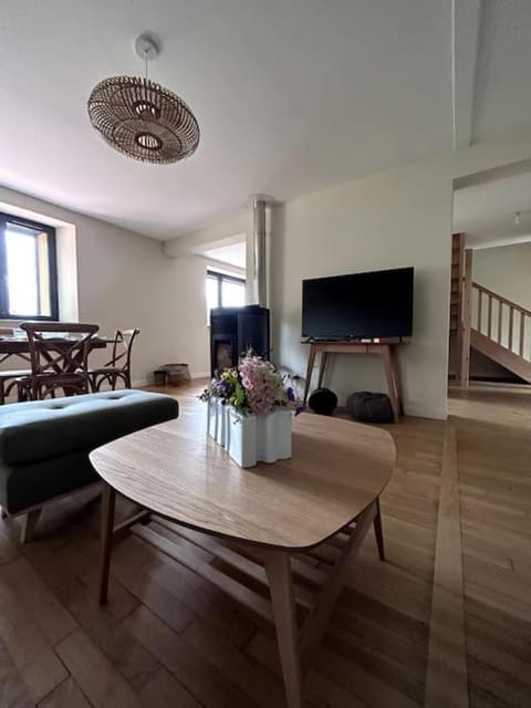 TV and multimedia, Living room, Dining area