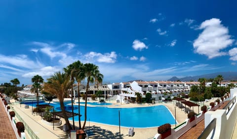 Mountain view, Pool view, Swimming pool