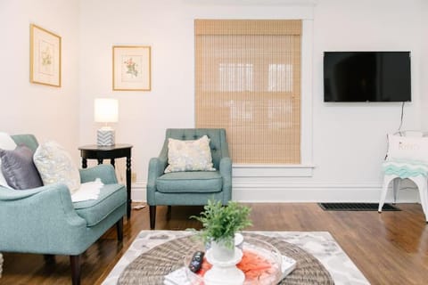 Campus Downtown WiFi Near Starbucks Superhosts Apartment in Ames