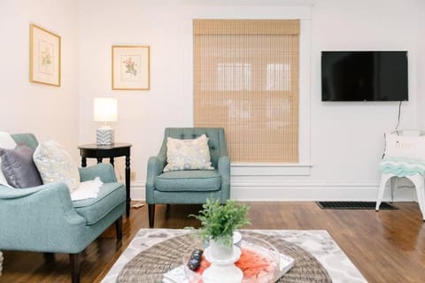 Campus Downtown WiFi Near Starbucks Superhosts Apartment in Ames