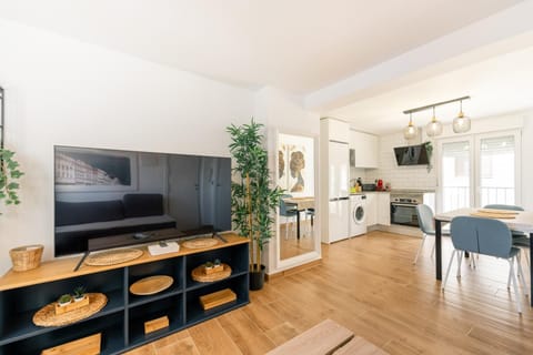 Communal lounge/ TV room, TV and multimedia, Kitchen or kitchenette, Living room, Seating area, Dining area, Evening entertainment, minibar, pet friendly, stove