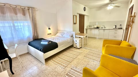 Bed, Kitchen or kitchenette, Photo of the whole room