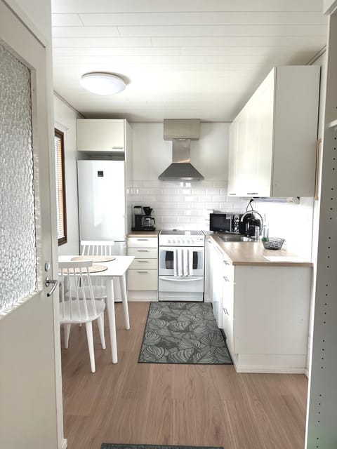 Kitchen or kitchenette, Dining area, dishwasher, oven, stove