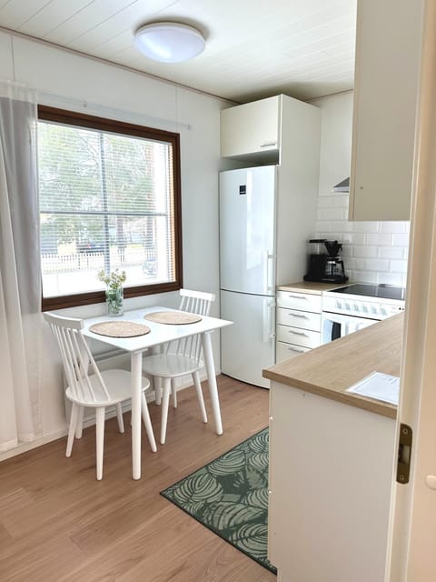 Kitchen or kitchenette, Dining area, dishwasher, oven, stove