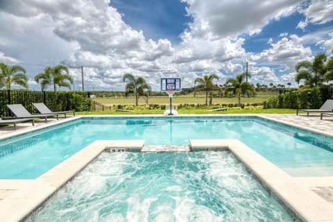 Hot Tub, View (from property/room), Garden view, Pool view, Swimming pool, Swimming pool, sunbed