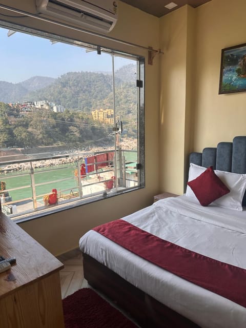 Natural landscape, View (from property/room), Balcony/Terrace, Bedroom, Mountain view
