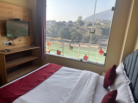 Natural landscape, TV and multimedia, View (from property/room), Balcony/Terrace, Photo of the whole room, Bedroom, Mountain view