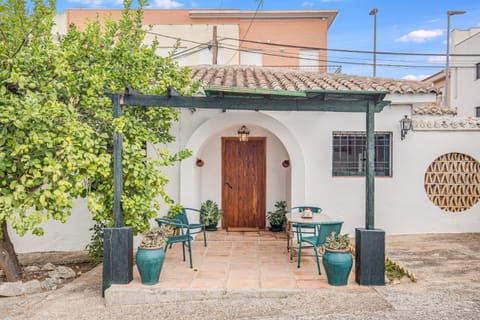 Property building, Patio, Day, Dining area