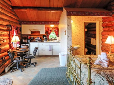 Kitchen or kitchenette, Seating area