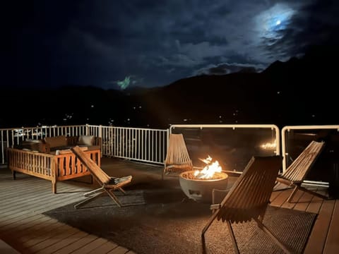 VACATION in Paradise is Real here in Sequoia Alta Vista House in Three Rivers