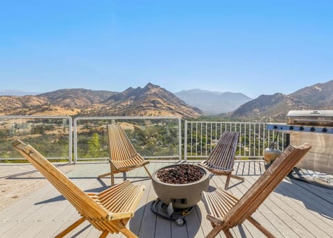 VACATION in Paradise is Real here in Sequoia Alta Vista House in Three Rivers