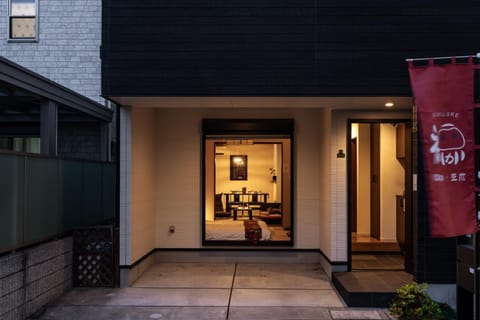 Facade/entrance, Night