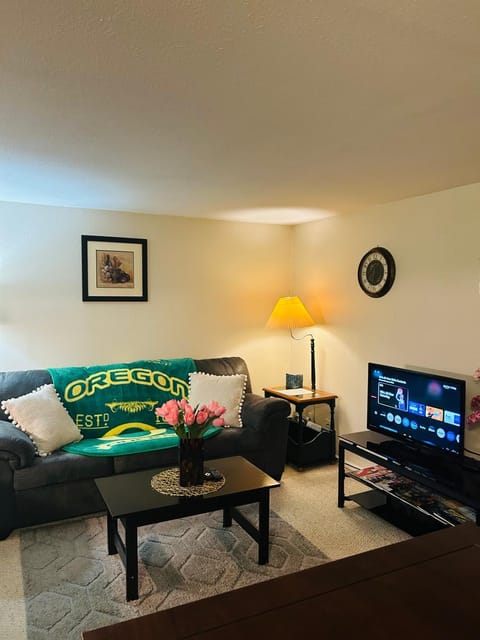 Communal lounge/ TV room, TV and multimedia, Living room