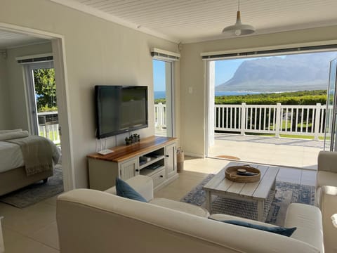 TV and multimedia, Balcony/Terrace, Living room, Mountain view, Sea view