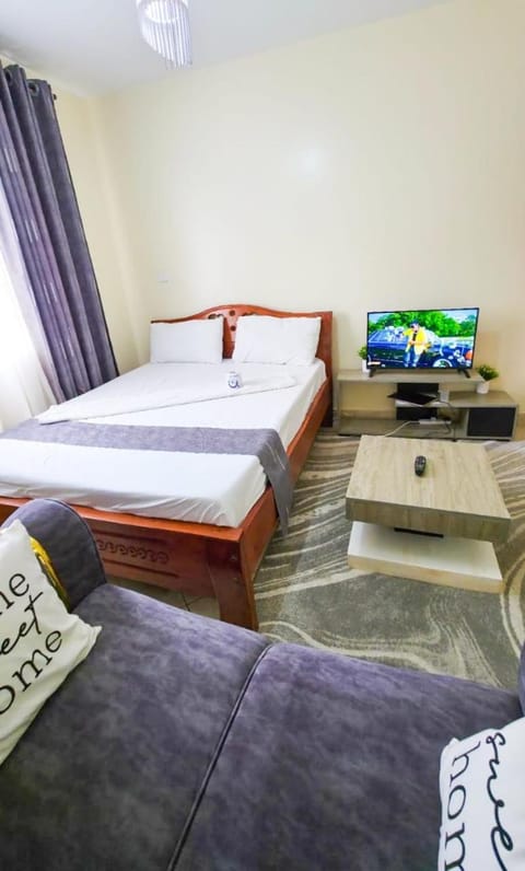 Bed, TV and multimedia, Seating area