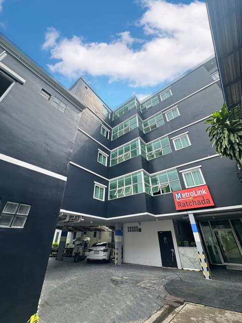 Property building, Day