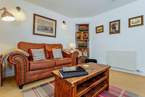 Jacobite's Retreat, 17th century cottage in the heart of Inverness Villa in Inverness