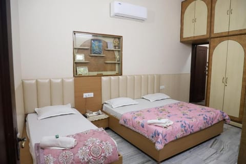 Bed, Bedroom, towels, wardrobe, air conditioner