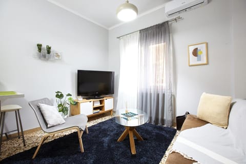 TV and multimedia, Living room, Seating area, air conditioner