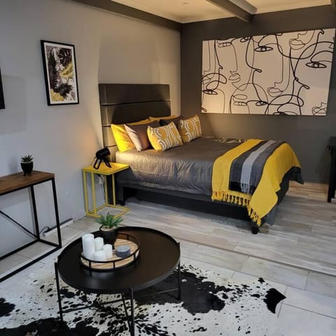 Bed, TV and multimedia, Photo of the whole room