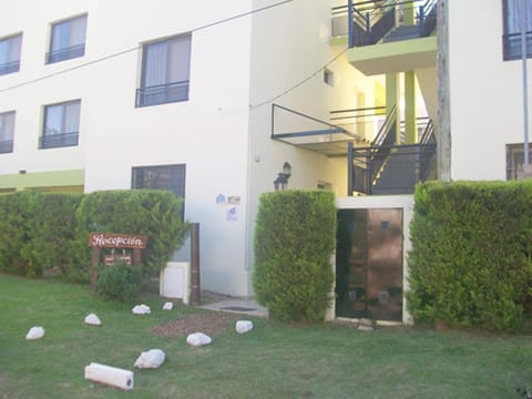 Facade/entrance, Day, Garden