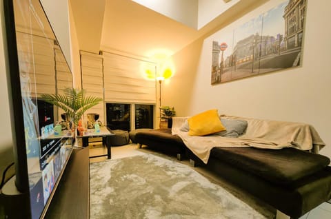 Communal lounge/ TV room, Bed, TV and multimedia, Living room, Photo of the whole room, Seating area, Evening entertainment, Bedroom