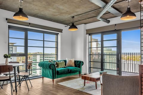 View (from property/room), Balcony/Terrace, Living room