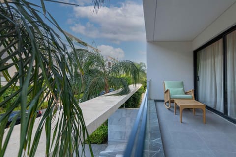View (from property/room), Balcony/Terrace, Seating area