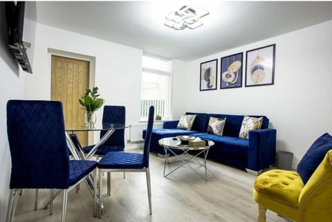 Cruise Cruise Cribs - BERESFORD Apartment in Stoke-on-Trent