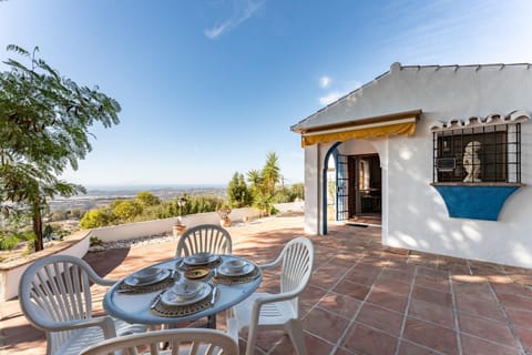 Property building, Balcony/Terrace, Living room