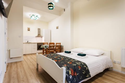 Bed, Photo of the whole room, towels