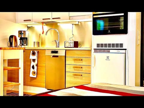 To LuxStudio KARNEOLI From Helsinki Airport 6 min, to City 27min, Free Parking in Kivistö Apartment in Uusimaa