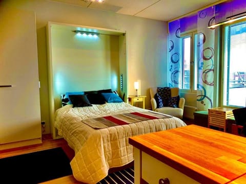 To LuxStudio KARNEOLI From Helsinki Airport 6 min, to City 27min, Free Parking in Kivistö Apartment in Uusimaa