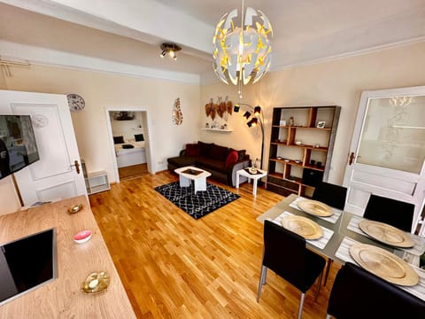 Communal lounge/ TV room, TV and multimedia, Living room, Dining area