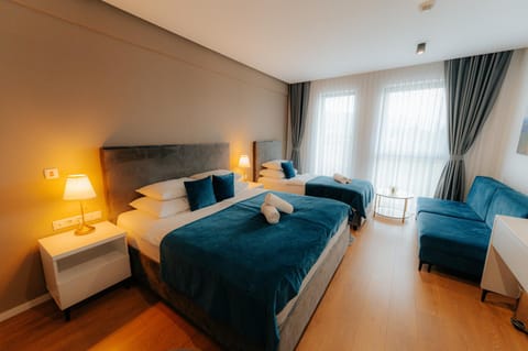 Bed, Seating area