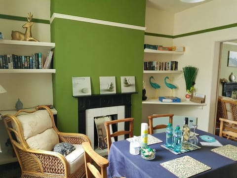 Library, Seating area, Dining area