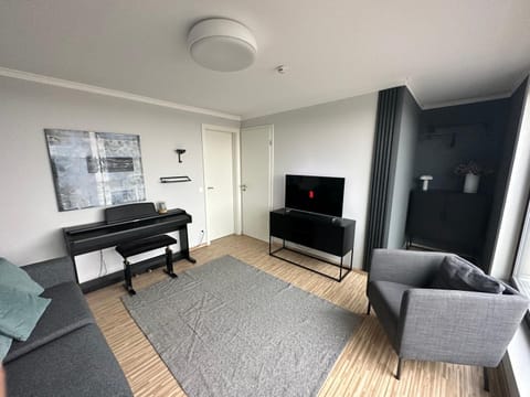 Communal lounge/ TV room, TV and multimedia, Living room