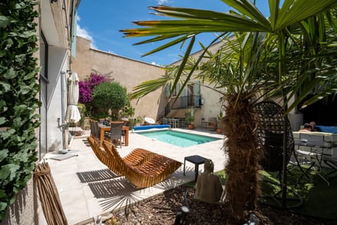 Dining area, Pool view, sunbed