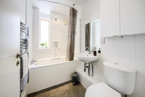 Shower, Toilet, Bathroom, Bath, towels