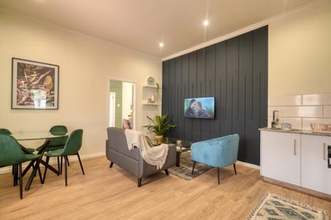 TV and multimedia, Kitchen or kitchenette, Living room, Dining area